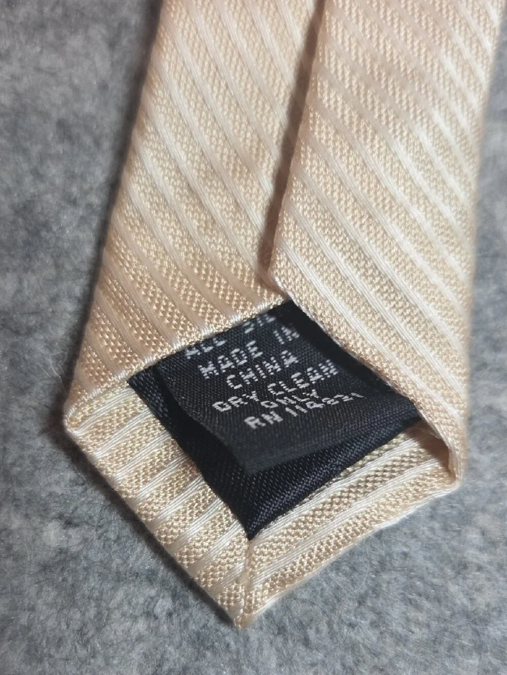 Nicole Miller Men's Light Champagne Textured Striped 100% Silk Tie 4x57.5